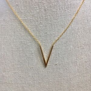 💎DAINTY ‘V’ NECKLACE💎